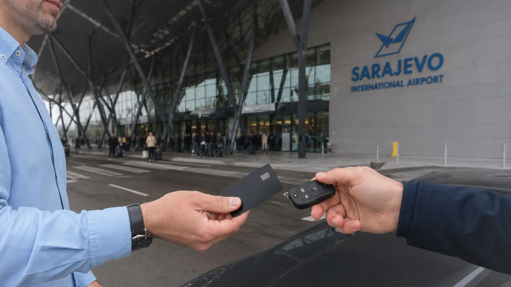 Kreditna kartica pored automobila — ilustracija blokade depozita pri najmu