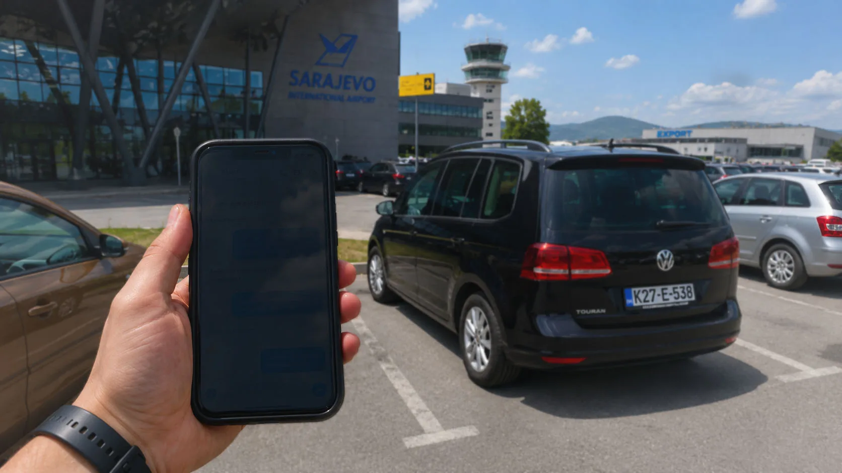WhatsApp podrška 24/7 — telefon sa porukom za rezervaciju auta bez depozita