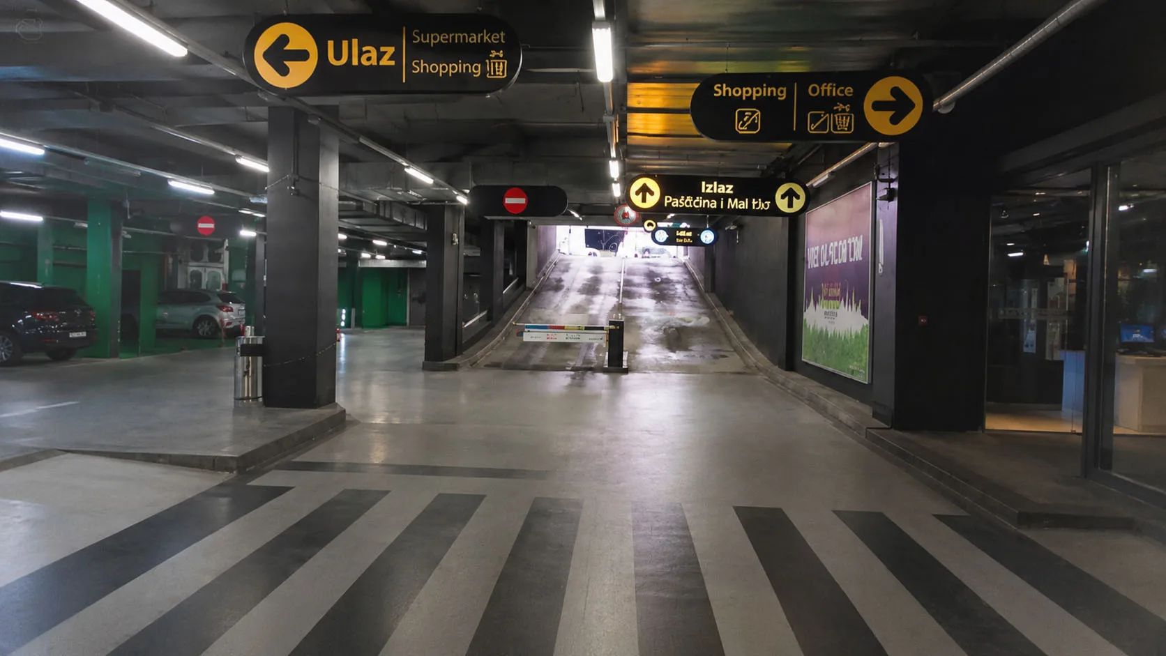 Ulaz u modernu podzemnu garažu tržnog centra na Marijin Dvoru