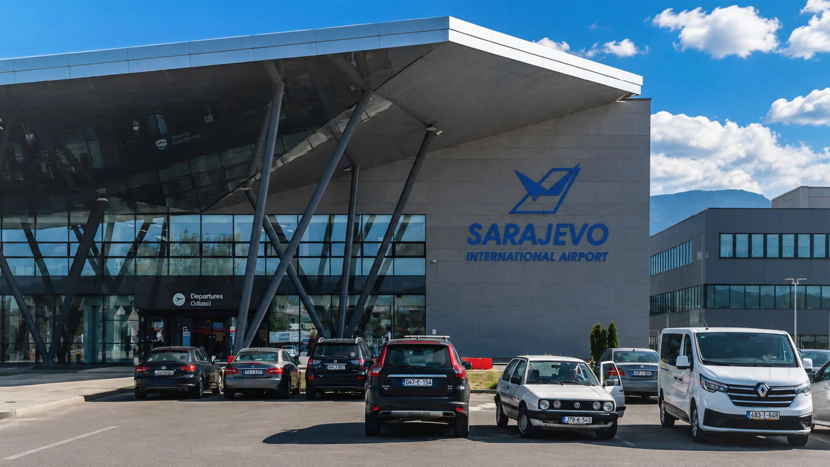 Glavni ulaz Sarajevo aerodroma (SJJ) - Bosprom Rent dostava