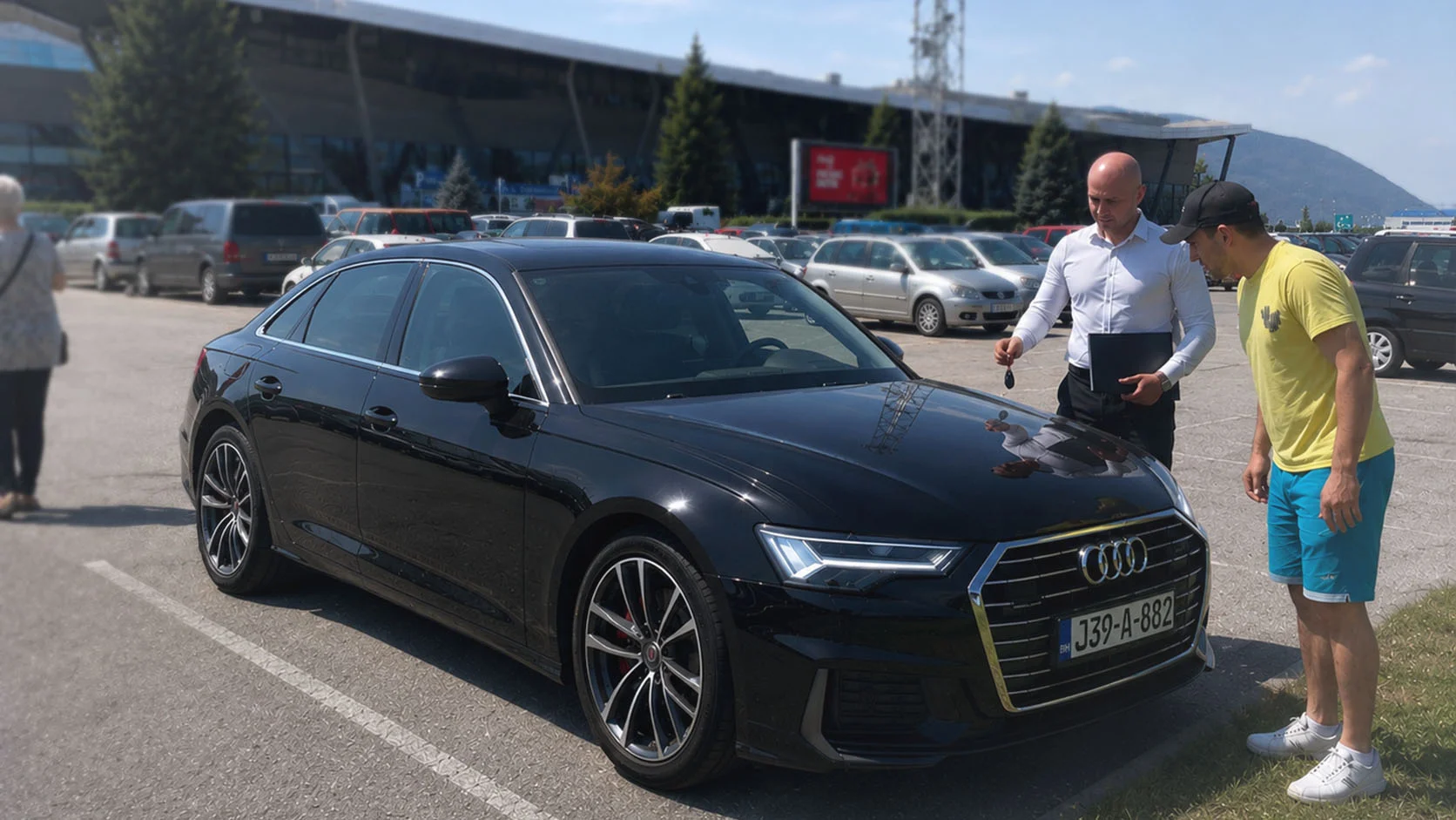Predaja ključeva i pregled auta na parkingu SJJ aerodroma