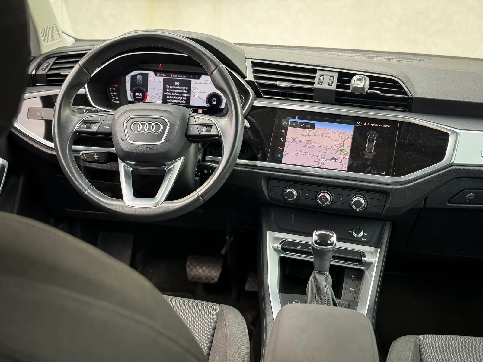 Audi Q3 7