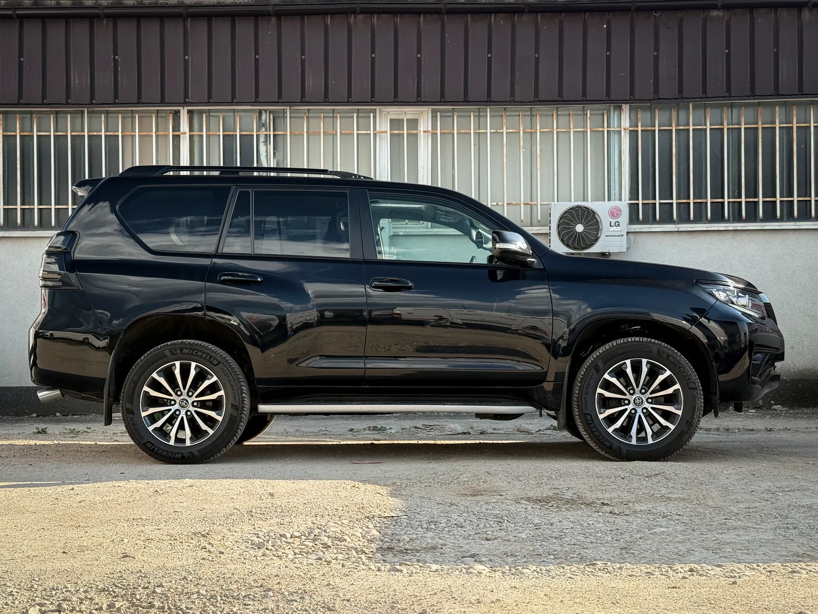 Toyota Land Cruiser 4