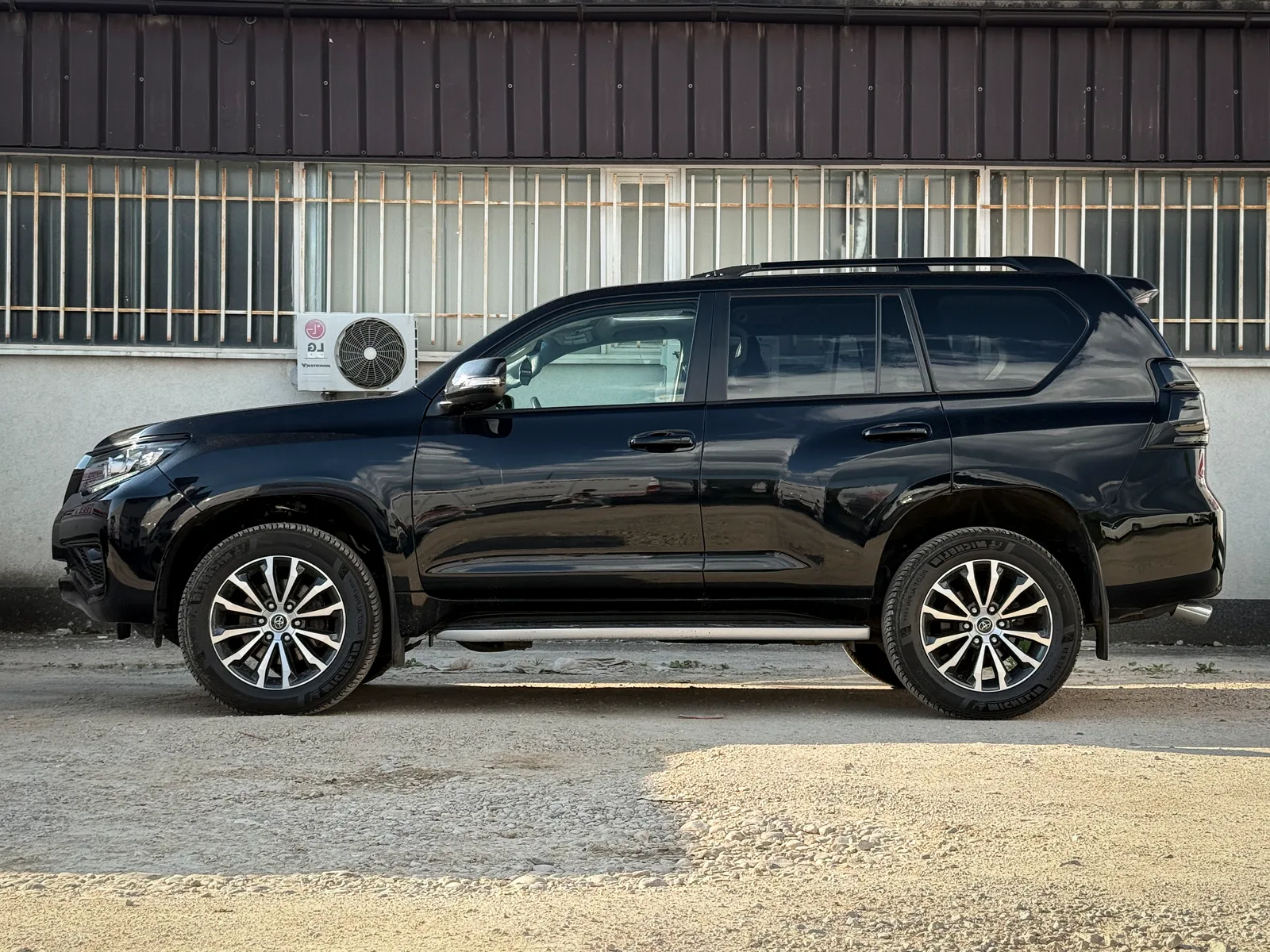 Toyota Land Cruiser 5