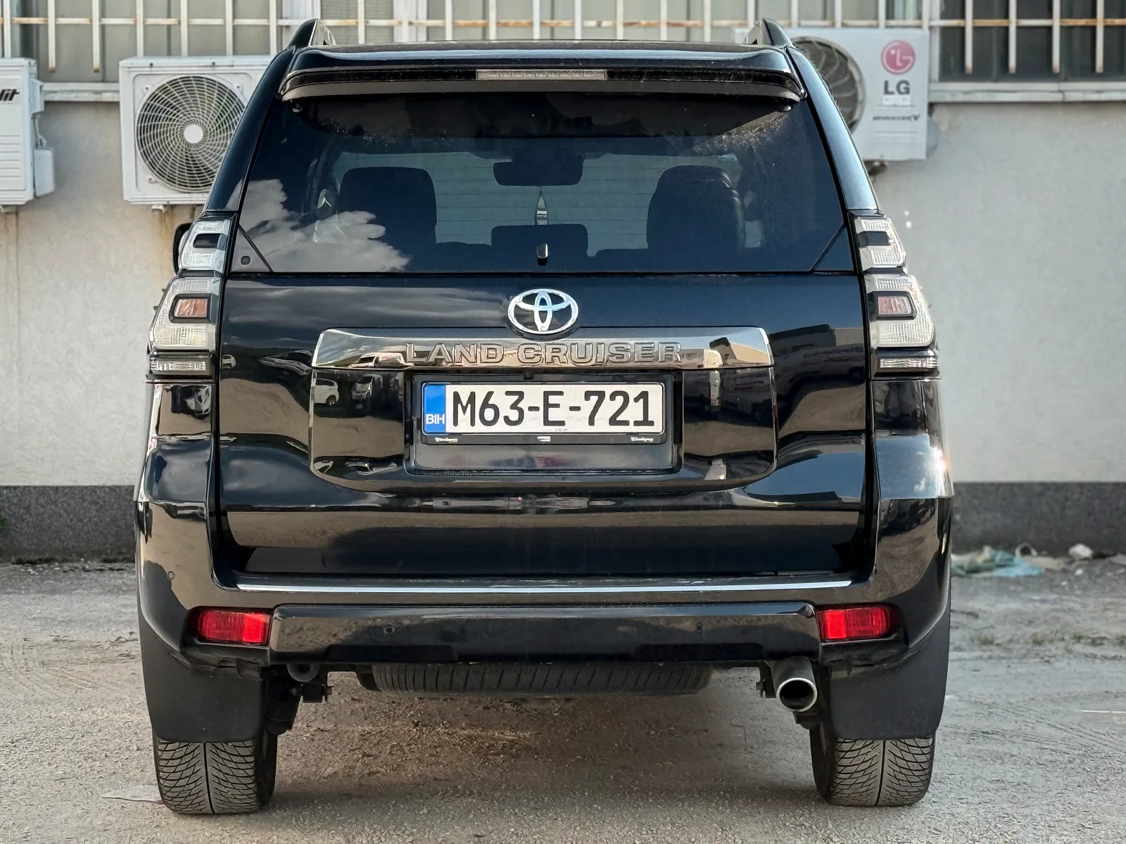 Toyota Land Cruiser 6
